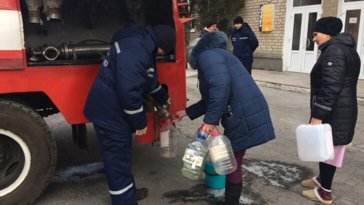 В Бердянске произошла крупная авария на канализационном коллекторе | Фото: ГСЧС