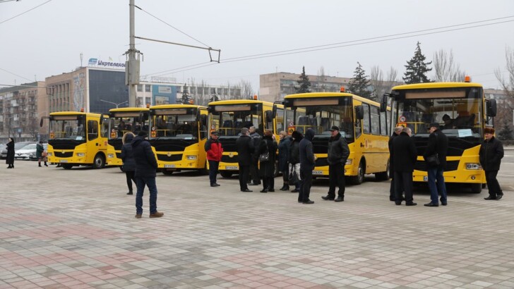 В Запорожской области закупили новые автобусы школьникам | Фото: пресс-служба Запорожской ОГА