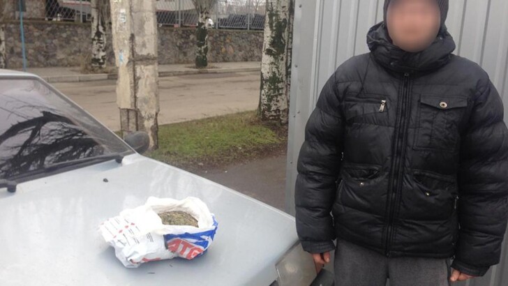 В Бердянске у мужчины изъяли более килограмма наркотиков | Фото: Нацполиция