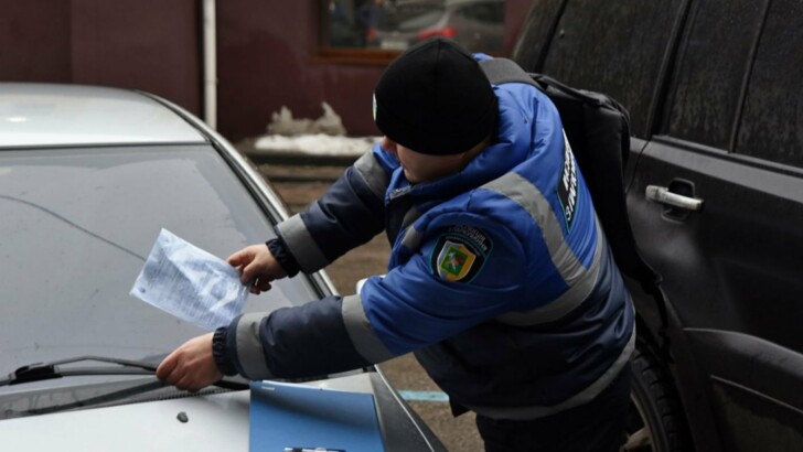 В Харькове начали работу инспектора по парковке автомобилей | Фото: пресс-служба мэрии Харькова