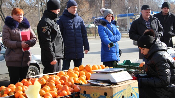В Запорожье прошла проверка на одном из рынком | Фото: пресс-служба мэрии Запорожья