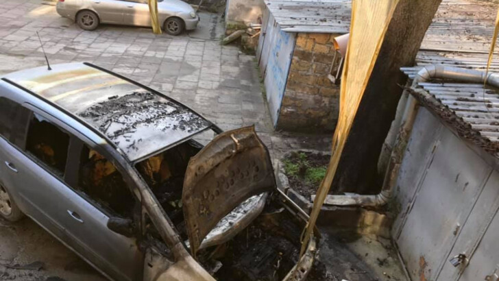 В Одессе сожгли машину известного историка и краеведа