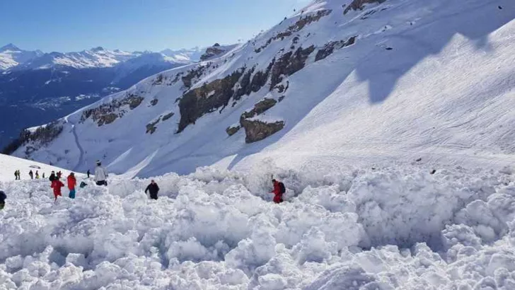Сход лавины в на швейцарском альпийском курорте Кран-Монтана. Фото: lenouvelliste.ch