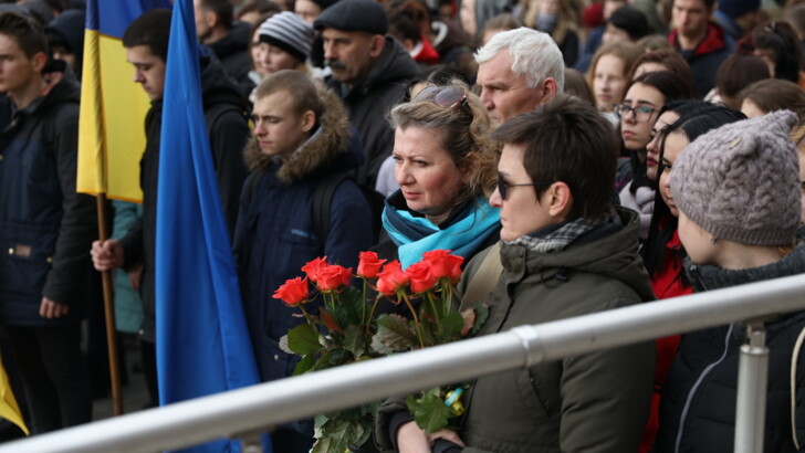 В Запорожье состоялся митинг в память о героях Небесной сотни | Фото: пресс-служба Запорожской ОГА