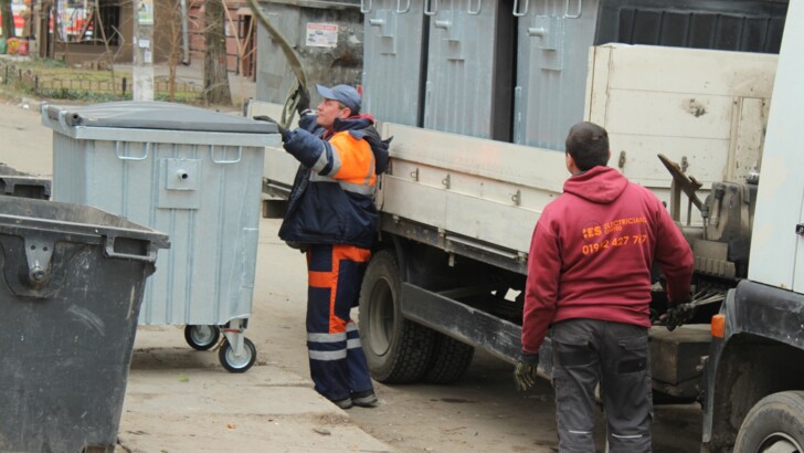В Запорожье устанавливают мусорные баки европейского образца | Фото: пресс-служба мэрии Запорожья
