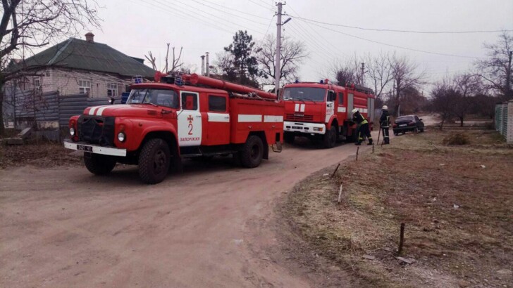 В Запорожье спасатели потушили масштабный пожар | Фото: ГСЧС