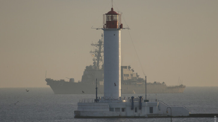 В Одессу прибыл боевой эсминец США с ракетами "Томагавк" | Фото: Думская