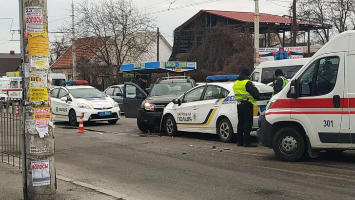 В Запорожье столкнулись патрульный Prius и две легковушки. Фото: Форпост