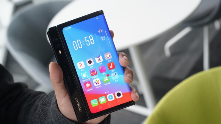 Складываемый смартфон c гибким экраном от Oppo | Фото: Weibo
