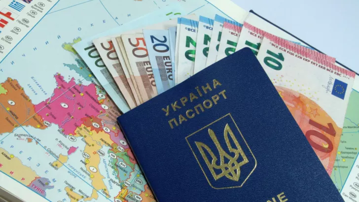 Украинцы могут ездить без виз в 120 стран мира