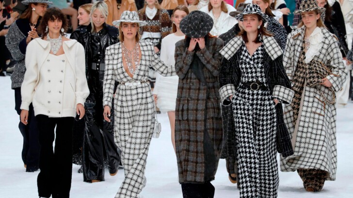 Последняя коллекция Карла Лагерфельда осень-зима 2019/2020 для Chanel | Фото: AFP