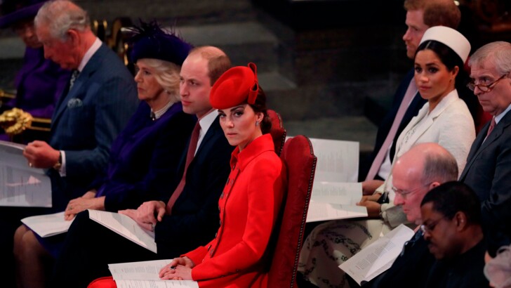 Члены королевской семьи на службе | Фото: AFP