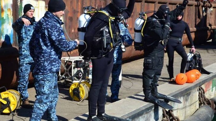 В Одессе прошли учения водолазов ВМС Украины | Фото: Facebook