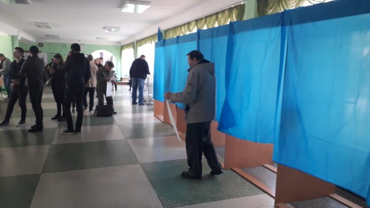 Избирательный участок в Святошинском районе Киева | Фото: Сегодня