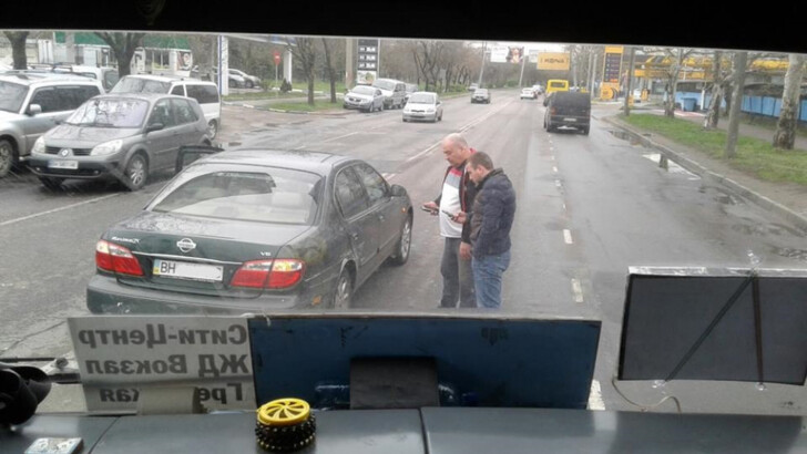 В Одессе произошло ДТП с маршруткой | Фото: Думская