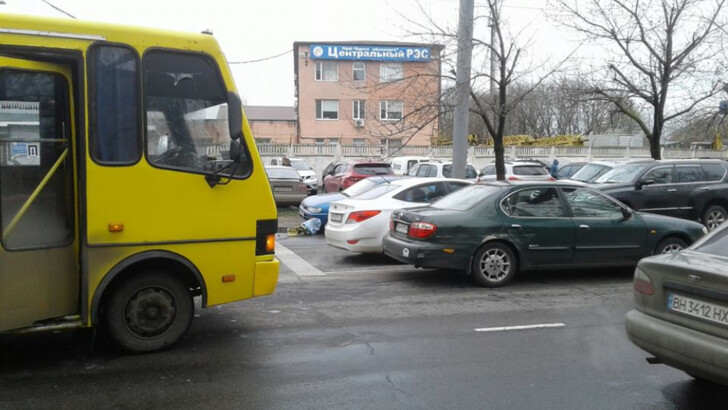 В Одессе произошло ДТП с маршруткой | Фото: Думская