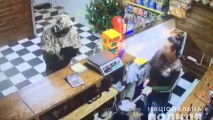 В Херсоне мужчина грабил магазины с игрушечным пистолетом | Фото: Нацполиция