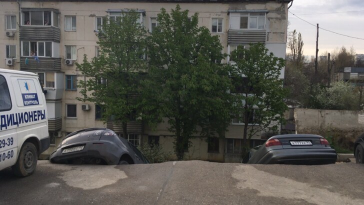 Обрушение грунта в Севастополе.