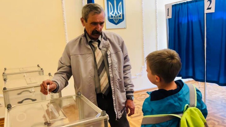 Избирательный участок в Варшаве. Фото: facebook.com/AmbasadaUkrainywPolsce
