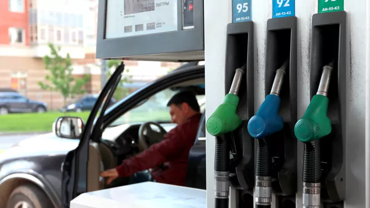 Кабмин ввел временное госрегулирование цен на бензин