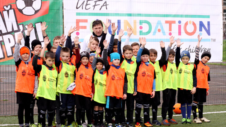 Шахтер и УЕФА запустили проект Давай, играй возле линии разграничения