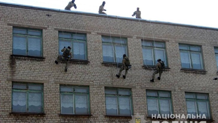 В Мариуполе прошли учения спецназовцев КОРДа | Фото: Facebook