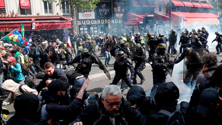 В Париже произошли столкновения полиции и "желтых жилетов" | Фото: AFP