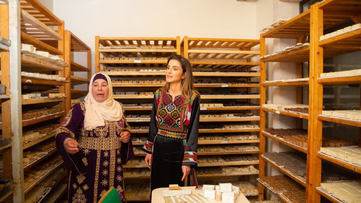 Иорданская королева Рания демонстрирует этностиль | Фото: facebook.com/QueenRania