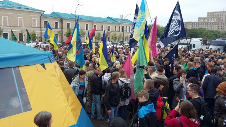 Акція проти знесення волонтерського намету в Харкові. Фото: Галина Куц / Facebook