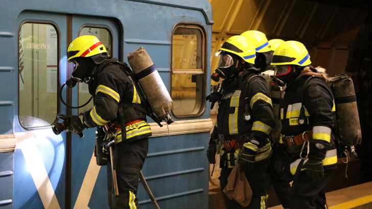 В Днепре медики, спасатели и полиция учились предотвращать теракты в метро | Фото: ГСЧС