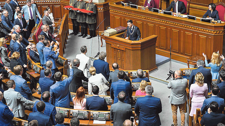 Рада. Когда Зеленский заявил о скором роспуске парламента, многие нардепы зааплодировали | Фото: AFP