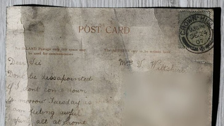 Микаэла Веббер получила письмо, отправленное 112 лет назад | Фото: facebook.com/michaela.house1