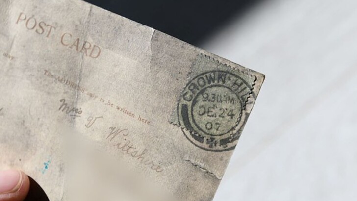 Микаэла Веббер получила письмо, отправленное 112 лет назад | Фото: facebook.com/michaela.house1