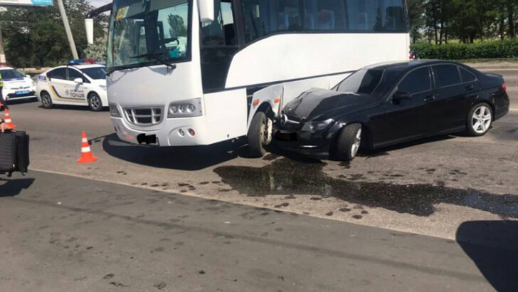 Автобусом с киевскими детьми в Одессе попал в ДТП | Фото: Думская