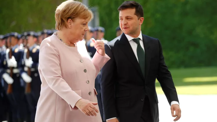 Зеленський чекає Меркель напередодні "Кримської платформи" і Дня Незалежності