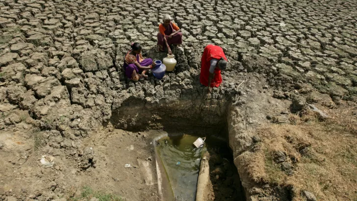 В Індії вже великі проблеми з водою. Фото: REUTERS/P. Ravikumar
