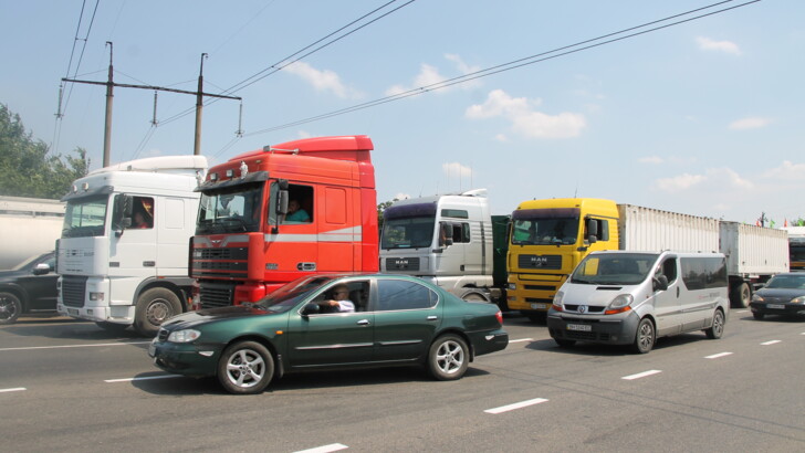 Протестующие одесситы подрались с водителями из-за перекрытой дороги | Фото: Мария Дмитренко, Сегодня