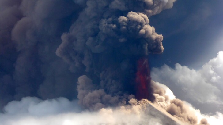 Вулкан Улавун | Фото: AFP