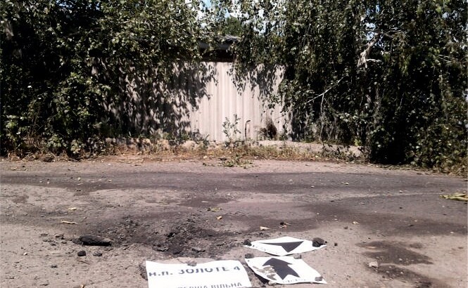 Последствия обстрела боевиками населенного пункта Золотое-4. Фото: Операция Объединенных сил / Facebook