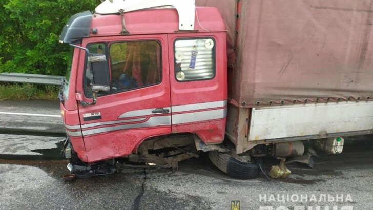 В Харьковской области произошло смертельно ДТП с участием грузовика, маршрутки и легковушки | Фото: Нацполиция