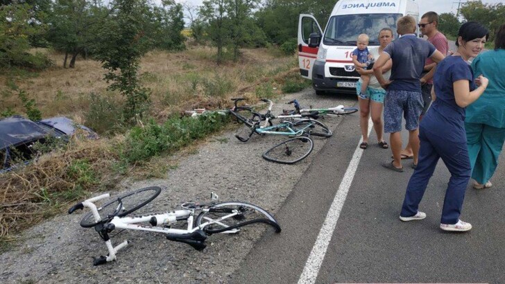 Под Николаевом легковушка врезалась в группу детей на велосипедах | Фото: NovostiN