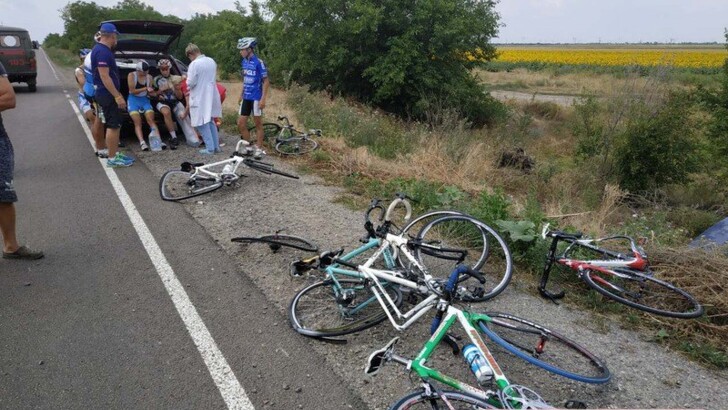 Под Николаевом легковушка врезалась в группу детей на велосипедах | Фото: NovostiN