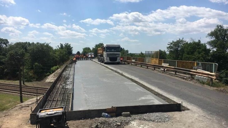 В Харьковской области продолжается ремонт дорог. Фото: пресс-служба Харьковской ОГА