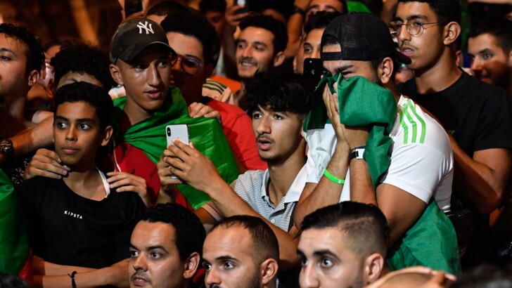 Болельщики сборной Алжира в Париже | Фото: AFP
