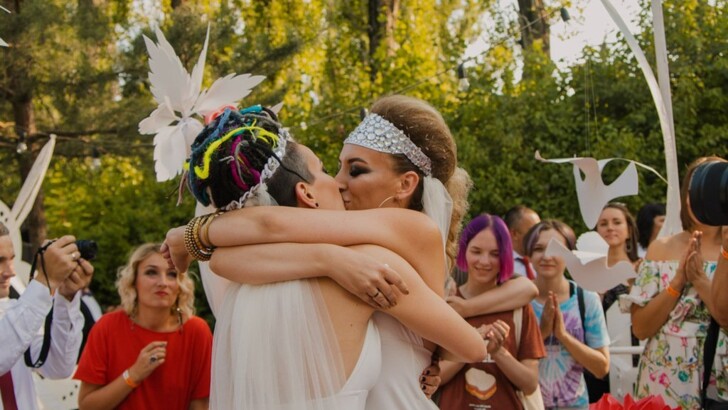В Украине впервые сыграли однополый брак | Фото: facebook.com/kiev.informator.ua