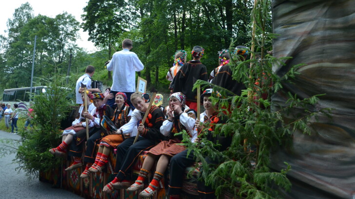 Платформы на Первом открытом гуцульском фестивале в Яремче | Фото: пресс-служба