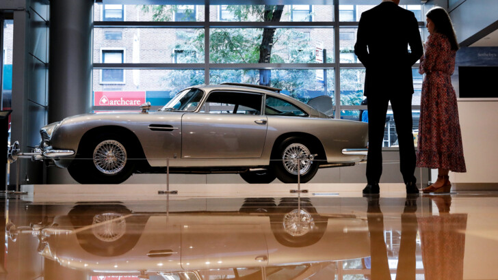 Автомобиль Джеймса Бонда ушел с молотка за 6,4 млн долларов | Фото: Reuters