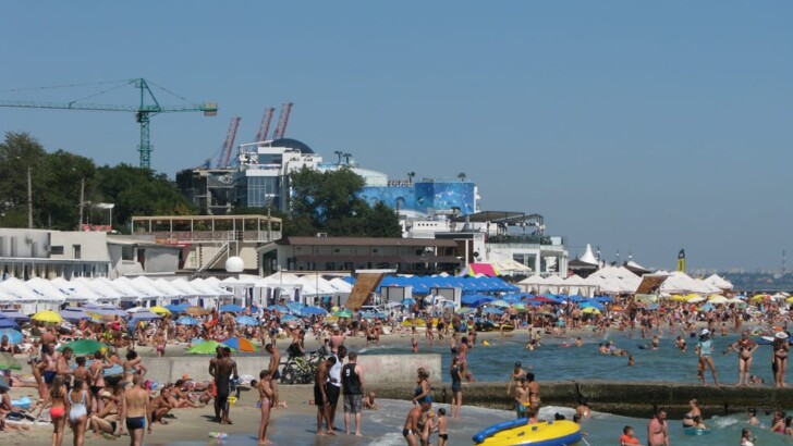 Августовский отдых на пляжах Одессы | Фото: Виктор Борисенко, Сегодня