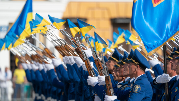 Церемонія підняття прапора України на Софійській площі в Києві