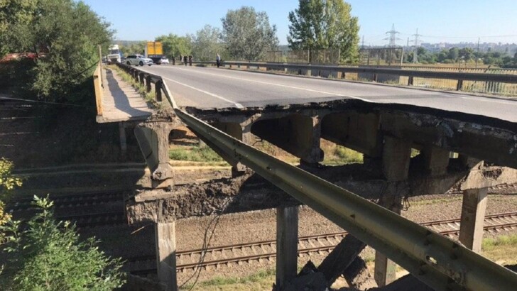 Обвал моста в Харькове | Фото: Twitter, Нацполиция